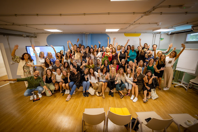 https://palabras-languageschool.com/wp-content/uploads/2023/11/02_group_picture.jpg