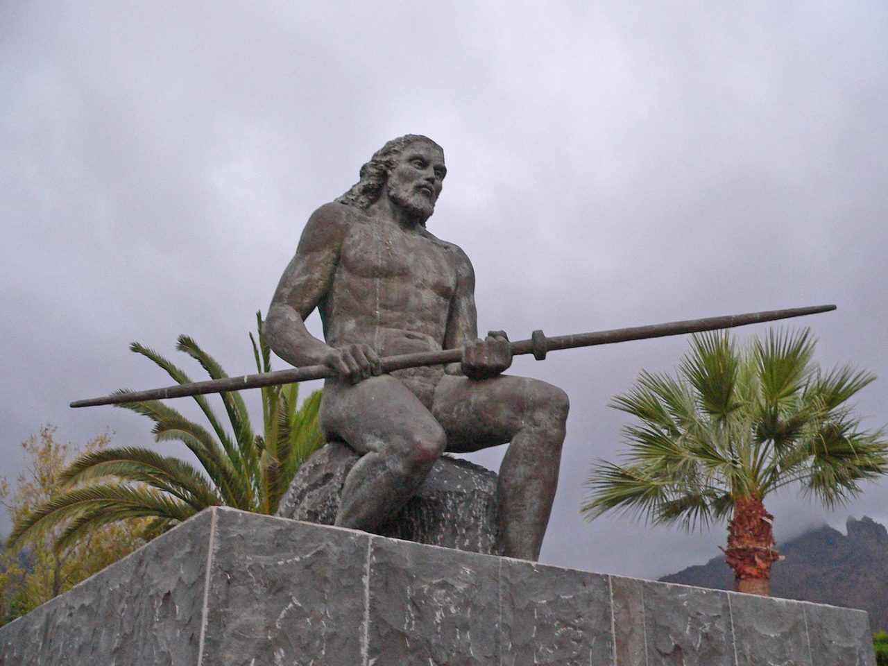 A sculpture representing the legendary warrior Bentejuí.