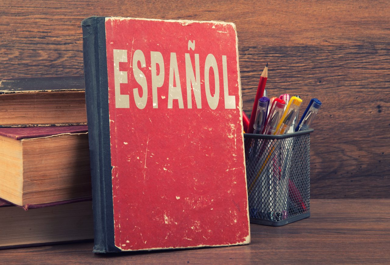 A book with the word "Español" in the cover.